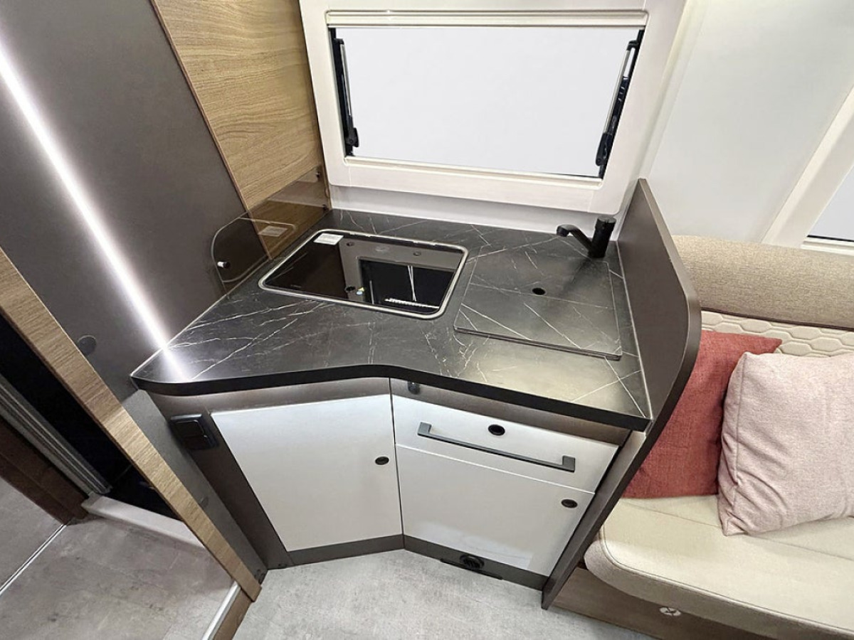 Benimar TESSORO 468 Face-To-Face LÅNGBÄDDAR 165hk AUTOMAT Taksäng, bild 12 av 42