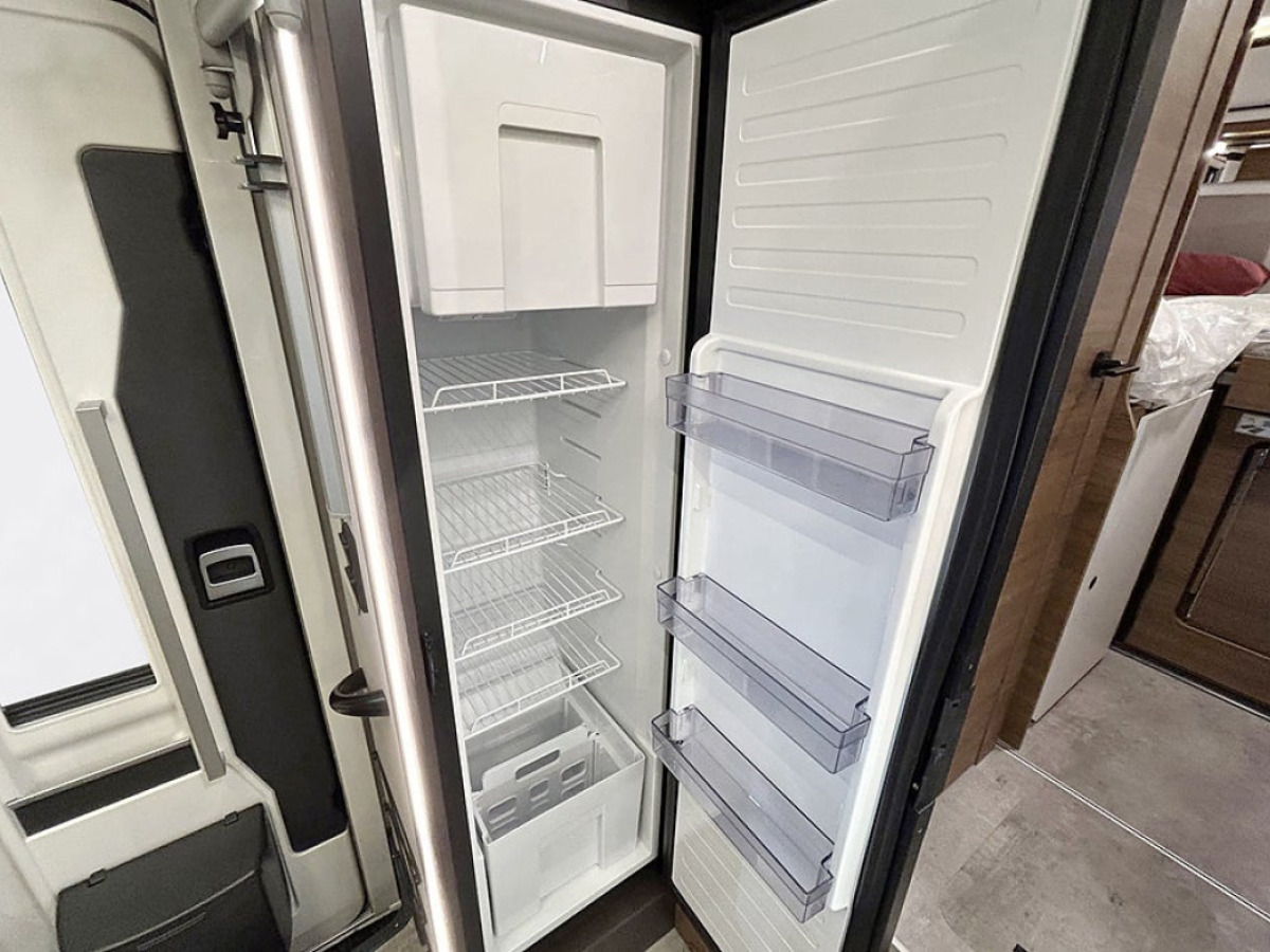 Benimar TESSORO 468 Face-To-Face LÅNGBÄDDAR 165hk AUTOMAT Taksäng, bild 15 av 42