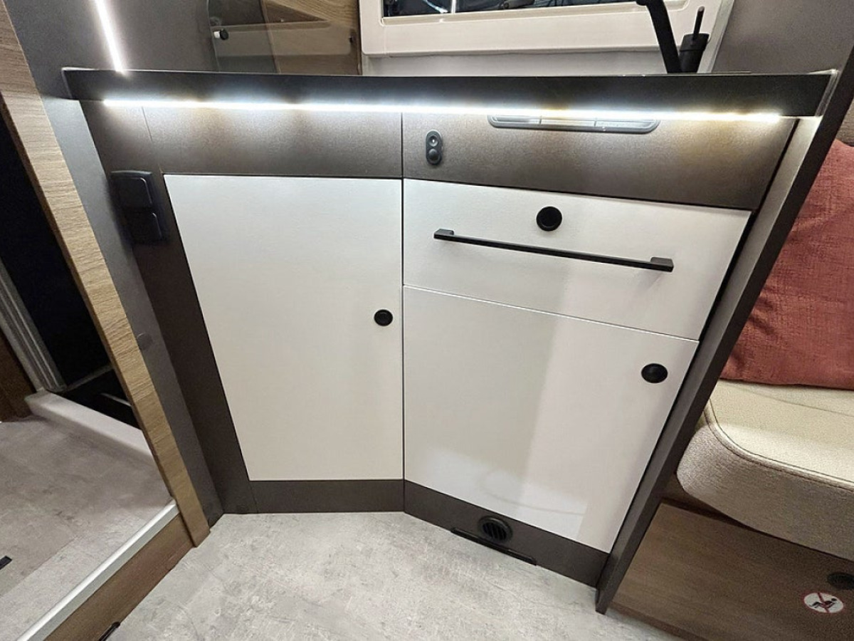 Benimar TESSORO 468 Face-To-Face LÅNGBÄDDAR 165hk AUTOMAT Taksäng, bild 16 av 42