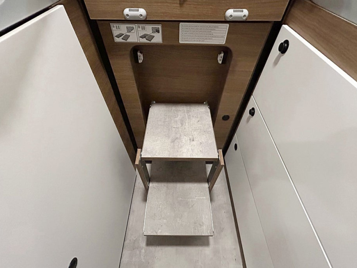 Benimar TESSORO 468 Face-To-Face LÅNGBÄDDAR 165hk AUTOMAT Taksäng, bild 25 av 42