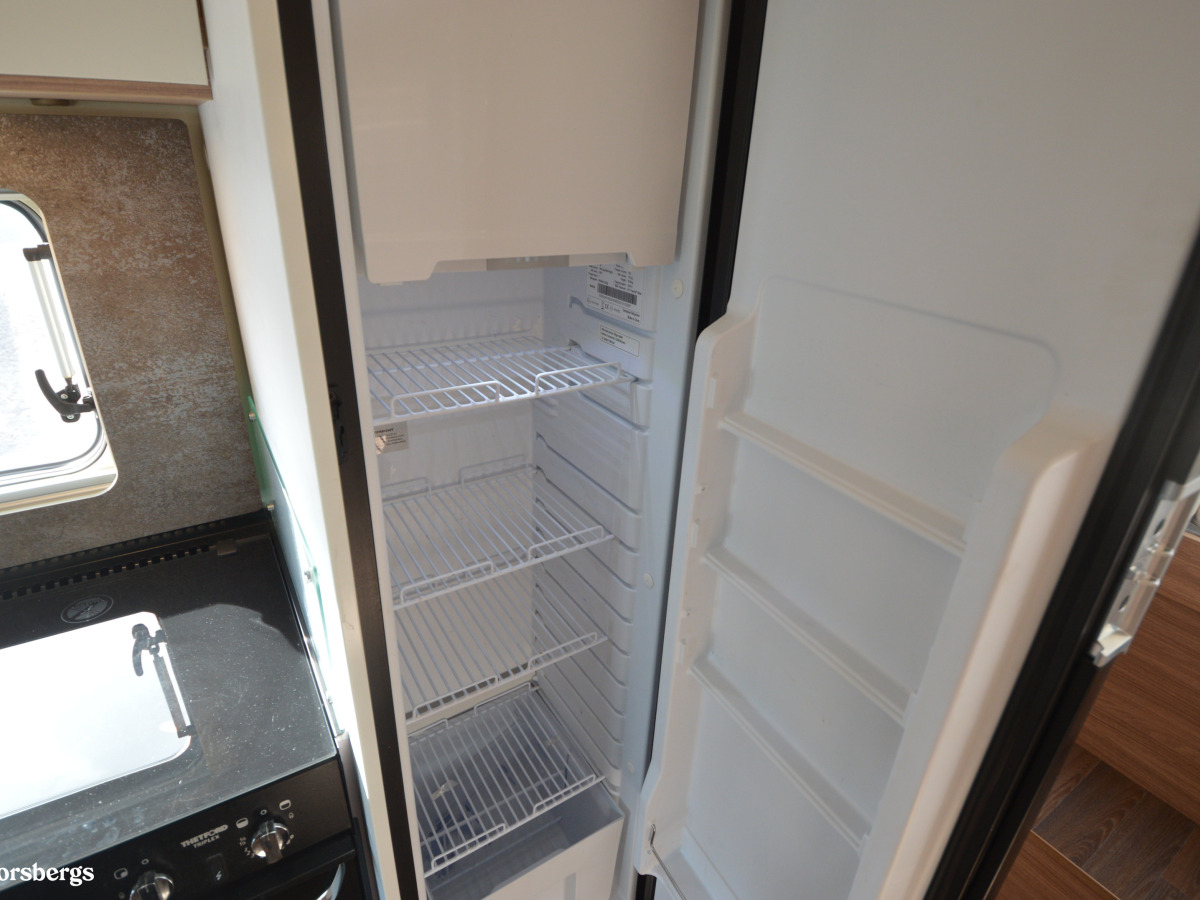 Bürstner Lyseo T 691 Harmony Line Lyseo M, Taksäng, bild 8 av 35