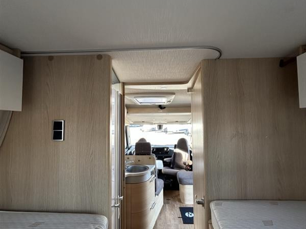 Hymer B680 MC - Smidig fin bil för 4 personer, bild 12 av 21