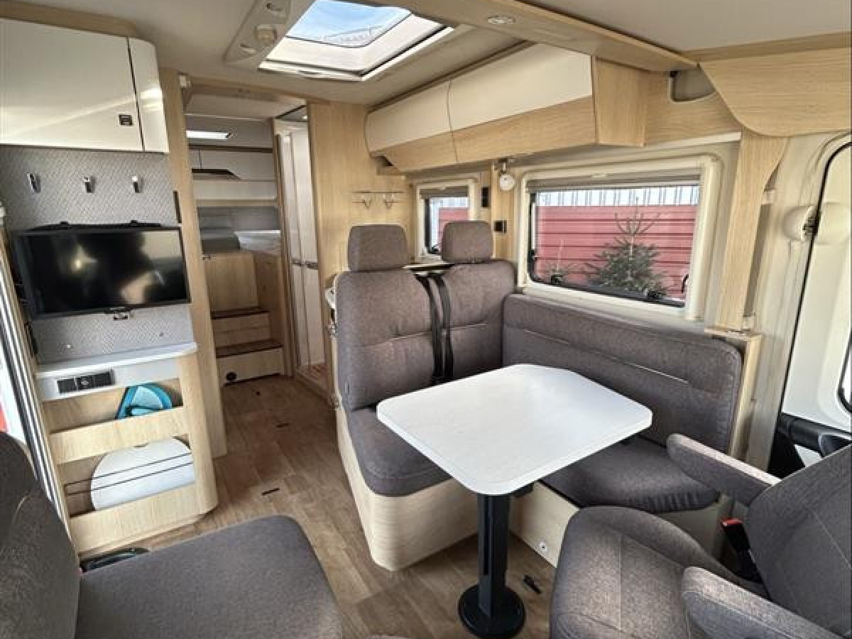 Hymer B680 MC - Smidig fin bil för 4 personer, bild 18 av 21
