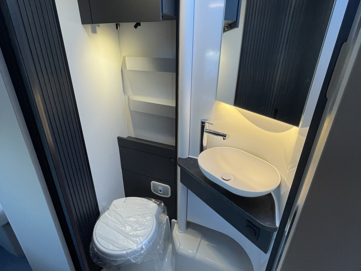 Adria COMPACT SUPREME DL TRUMA D6E FACE-TO-FACE SOFFA, bild 16 av 24