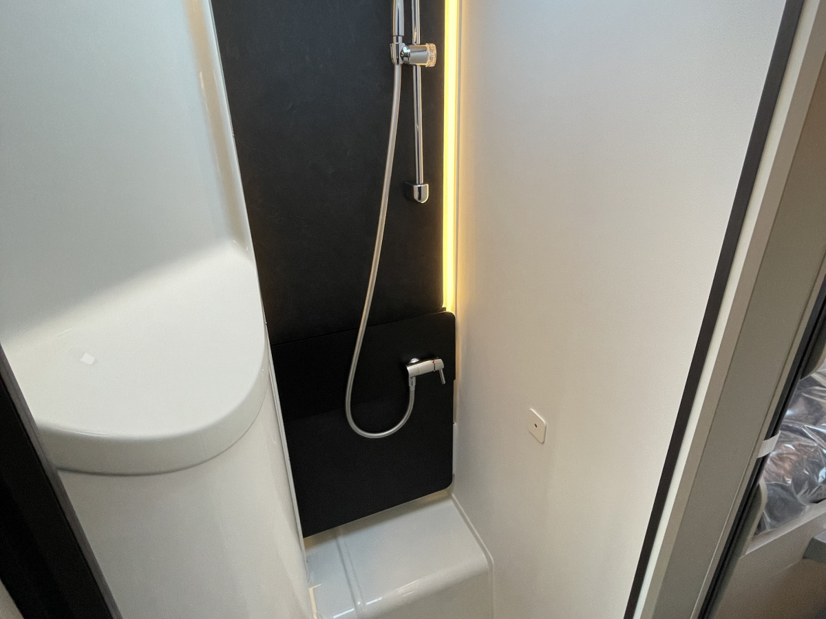 Adria COMPACT SUPREME DL TRUMA D6E FACE-TO-FACE SOFFA, bild 17 av 24