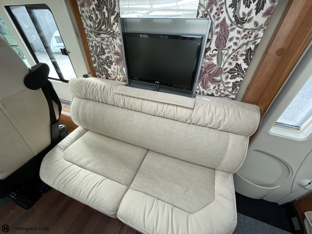 Carthago CHIC C-LINE I XL5.8Q AC BODEL CYKELSTÄLL QUEENSBED, bild 23 av 27