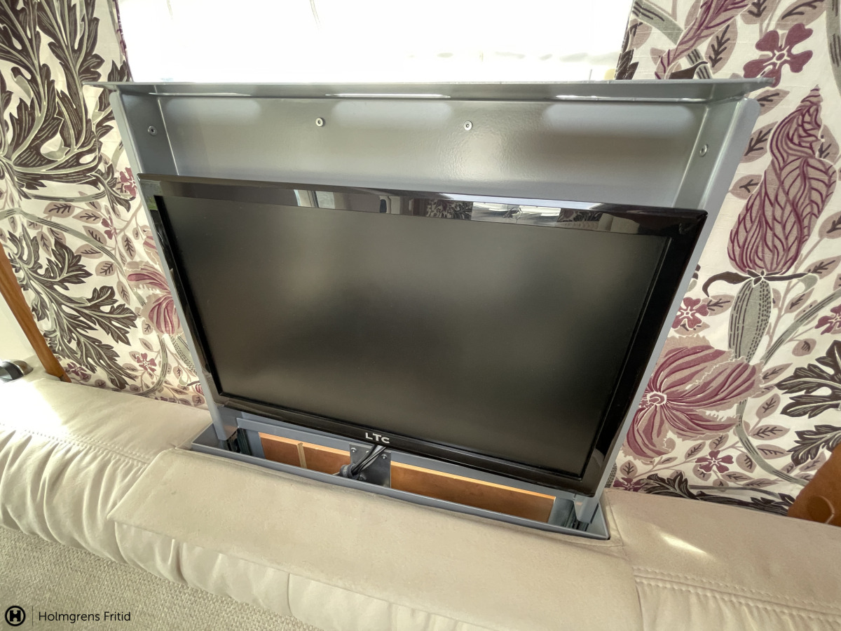 Carthago CHIC C-LINE I XL5.8Q AC BODEL CYKELSTÄLL QUEENSBED, bild 24 av 27