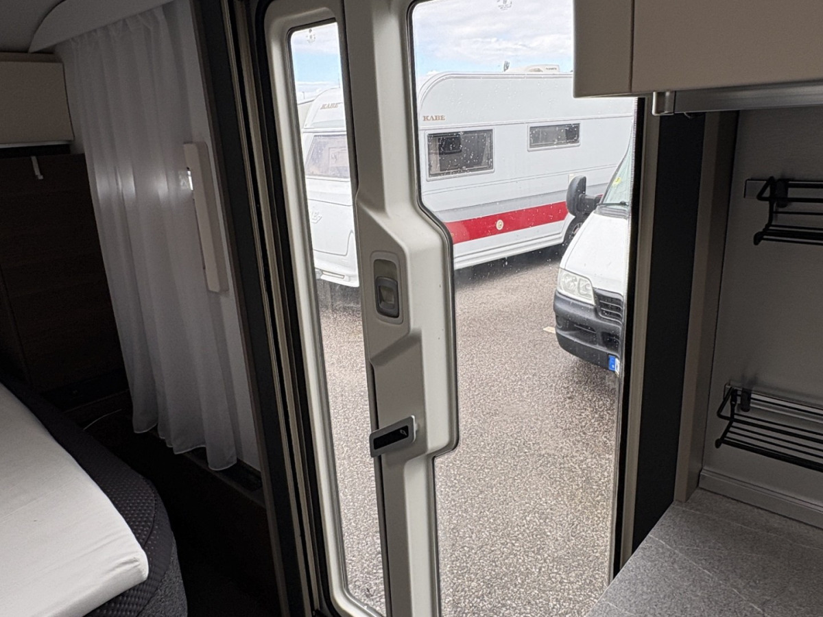 Adria ALPINA 663 PT (Isabella Commendore North med Mega Frame stativ), bild 3 av 8