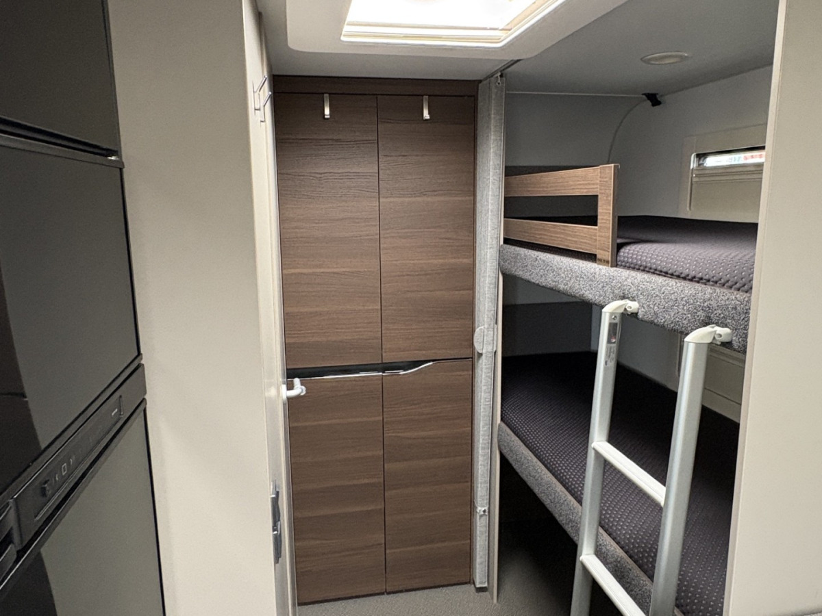 Adria ALPINA 663 PT (Isabella Commendore North med Mega Frame stativ), bild 6 av 8