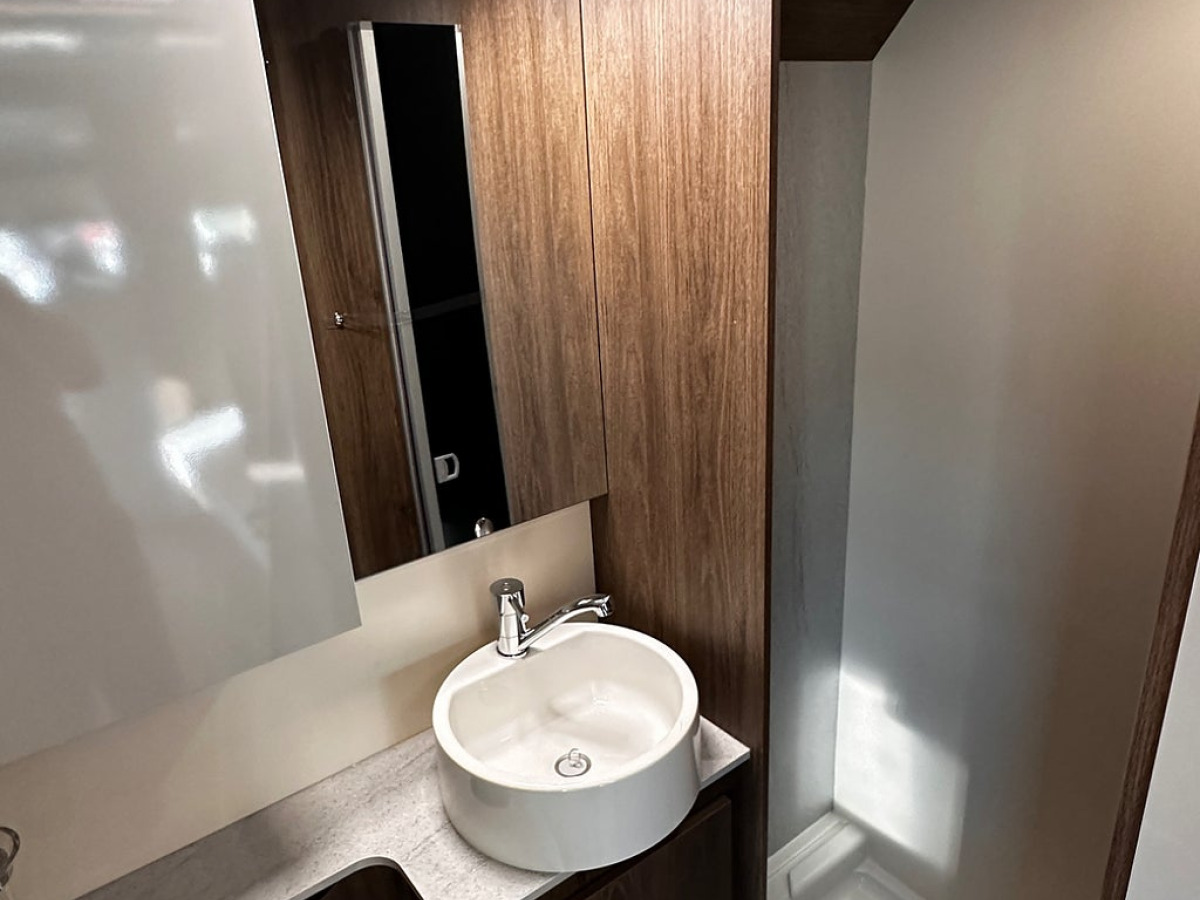 Ci Magis 82 XT Alde värme, långbädd, taksäng, Automat 8G 0,99 Ränt, bild 13 av 22