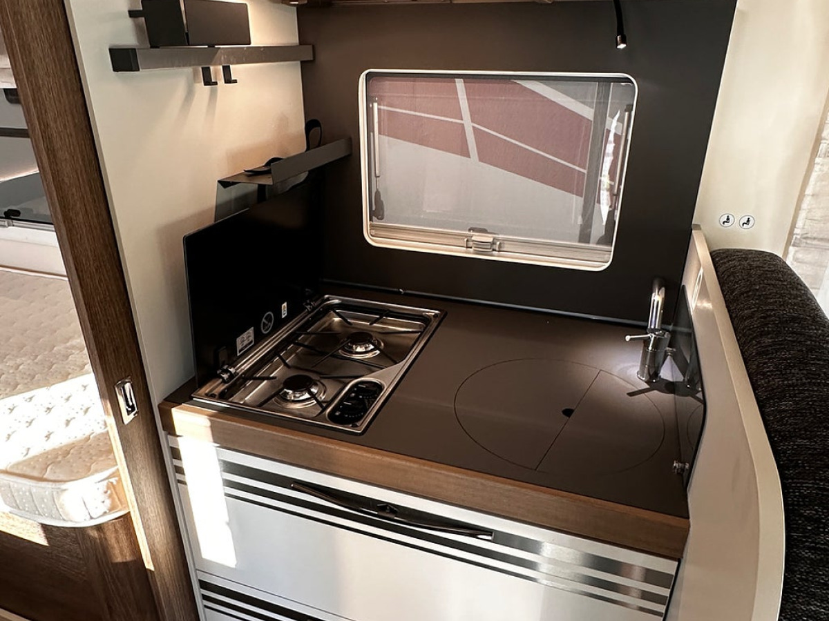 Ci Magis 82 XT Alde värme, långbädd, taksäng, Automat 8G 0,99 Ränt, bild 15 av 22