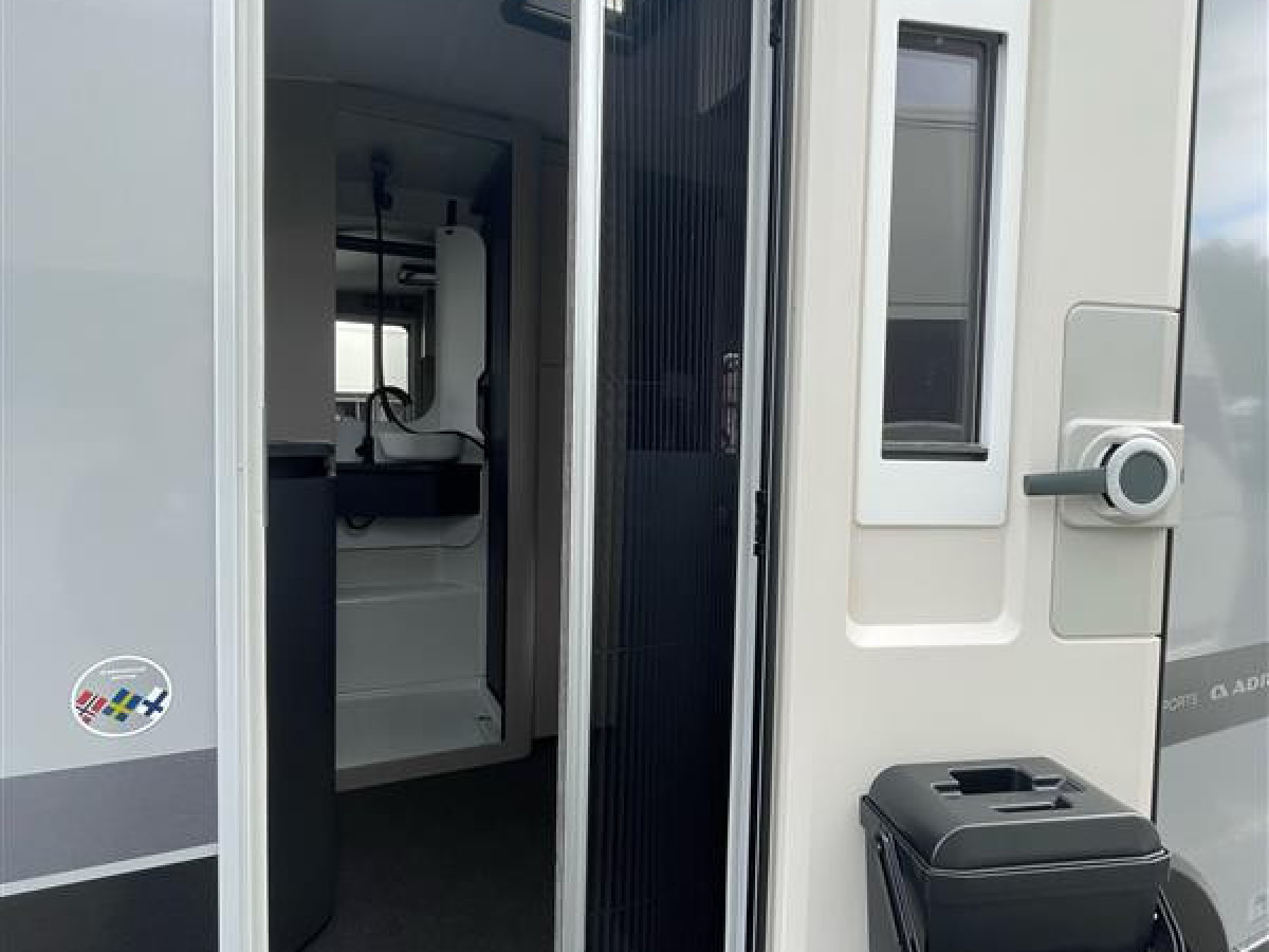Adria ACTION SPORTS 391 LH / Smidig vagn perfekt för två /, bild 4 av 15