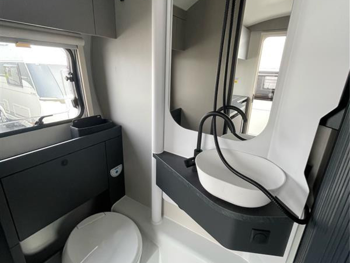 Adria ACTION SPORTS 391 LH / Smidig vagn perfekt för två /, bild 8 av 15