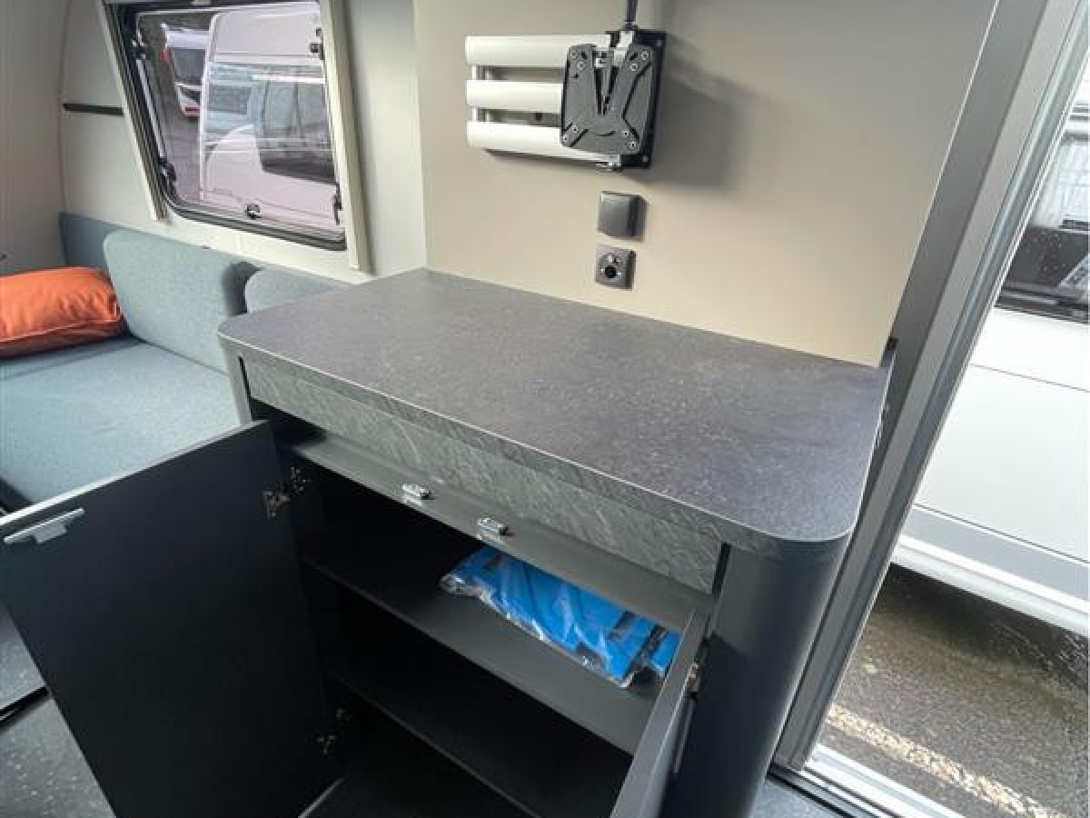Adria ACTION SPORTS 391 LH / Smidig vagn perfekt för två /, bild 11 av 15