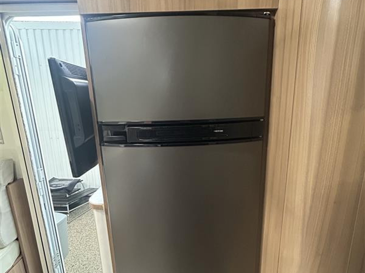 Pilote I 740 C / Alde / AC bodel / Perfekt bil för 4 redo för nya resor /, bild 8 av 18
