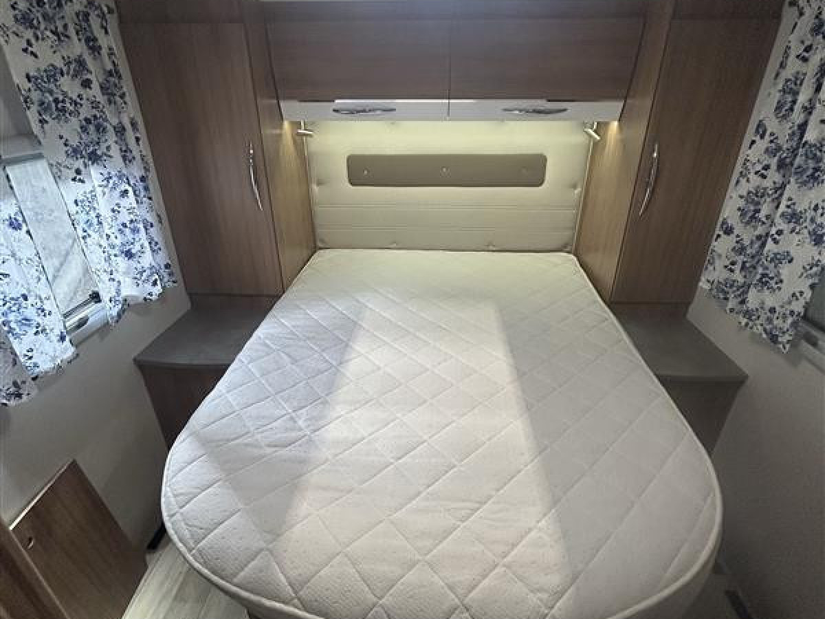 Pilote I 740 C / Alde / AC bodel / Perfekt bil för 4 redo för nya resor /, bild 14 av 18