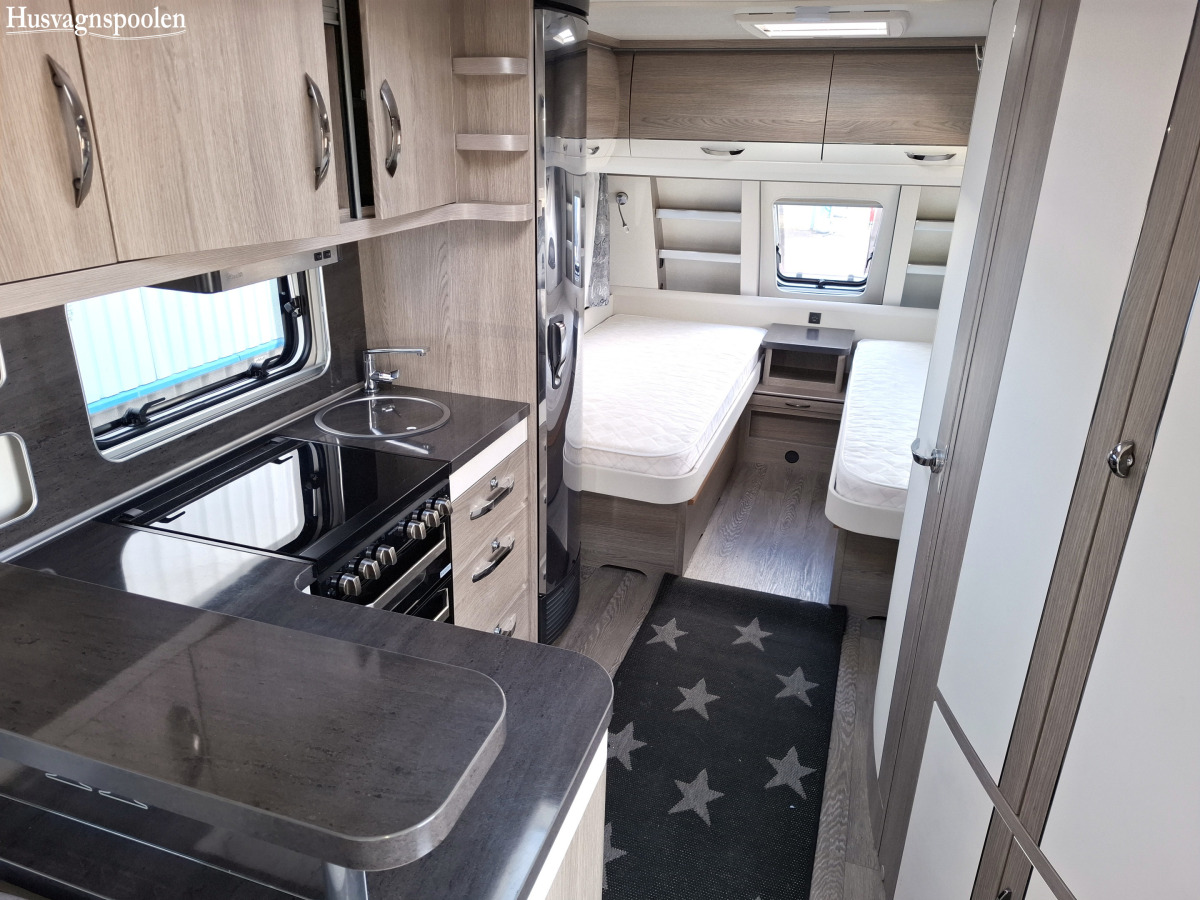 Hobby 620 CL PRESTIGE, Alde, Långbäddar, Solpanel, Markis med sidor, Ugn, bild 5 av 11