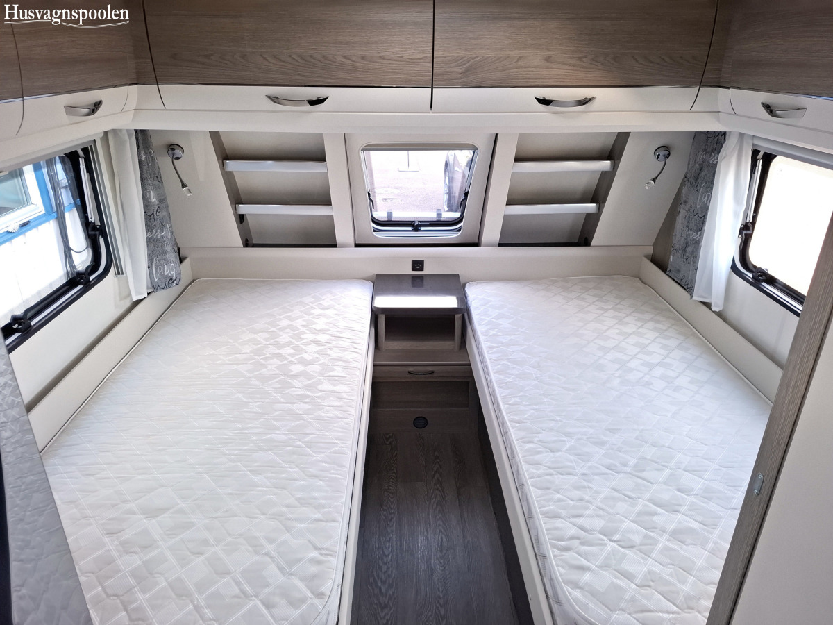 Hobby 620 CL PRESTIGE, Alde, Långbäddar, Solpanel, Markis med sidor, Ugn, bild 6 av 11