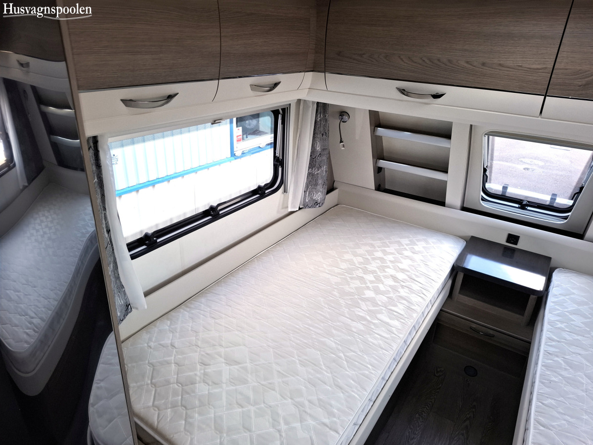 Hobby 620 CL PRESTIGE, Alde, Långbäddar, Solpanel, Markis med sidor, Ugn, bild 7 av 11