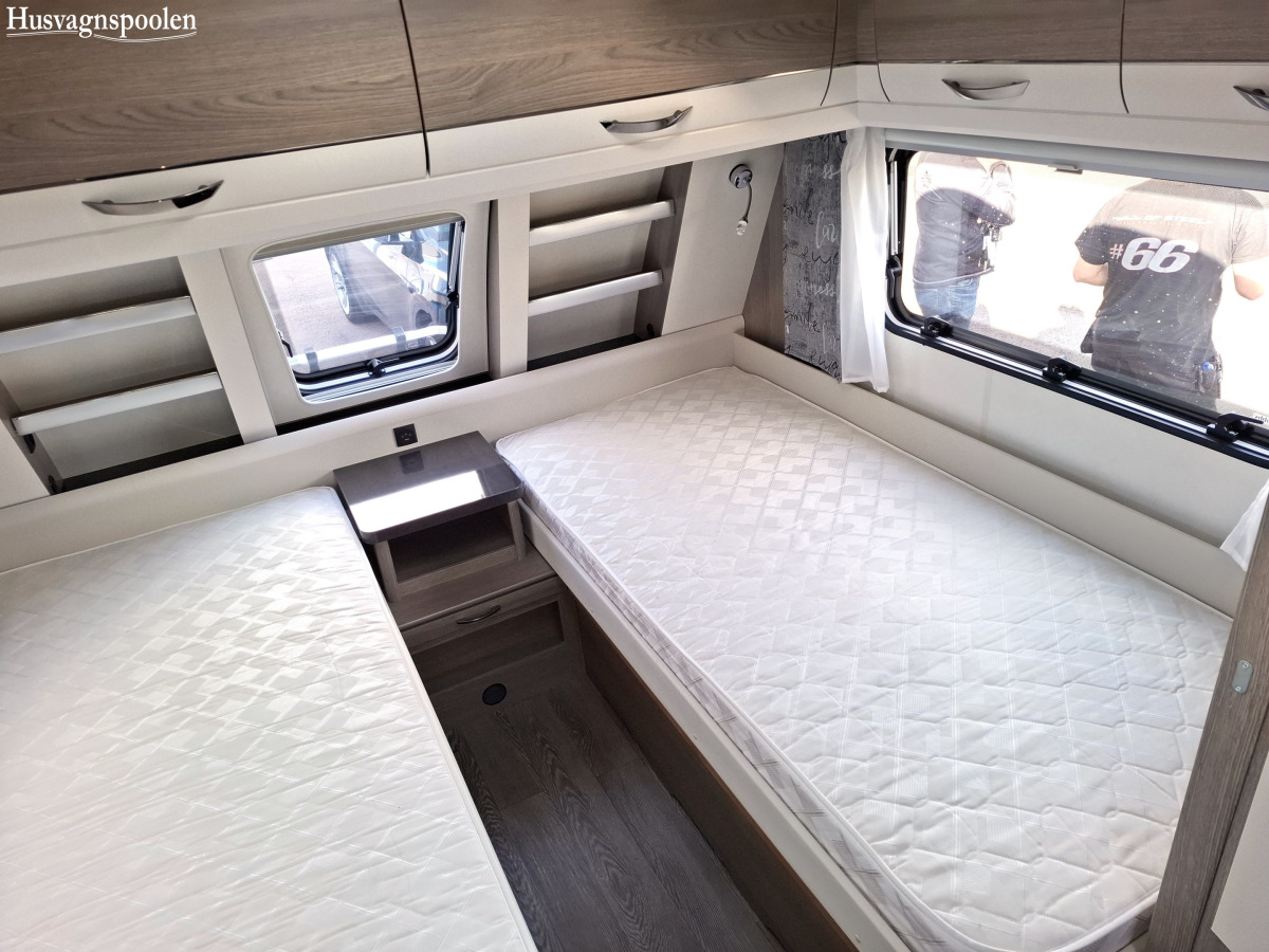 Hobby 620 CL PRESTIGE, Alde, Långbäddar, Solpanel, Markis med sidor, Ugn, bild 8 av 11