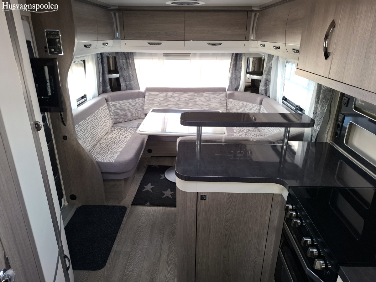 Hobby 620 CL PRESTIGE, Alde, Långbäddar, Solpanel, Markis med sidor, Ugn, bild 10 av 11