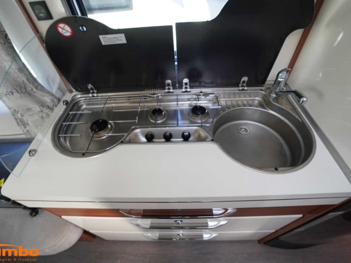 Hobby 495 UFE EXCELLENT AC Förtält, bild 8 av 18