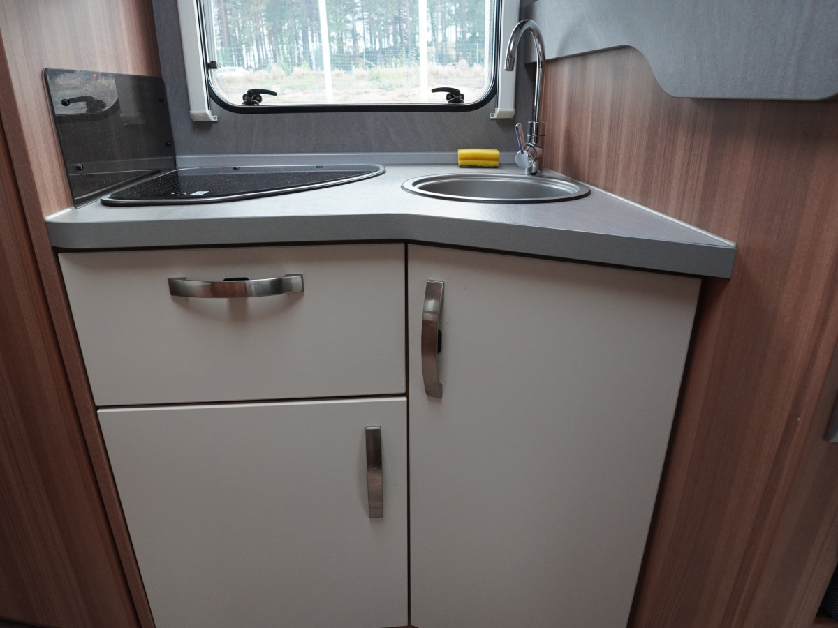 Weinsberg Carasuite 650 MF Solcell Cykelställ, bild 6 av 17