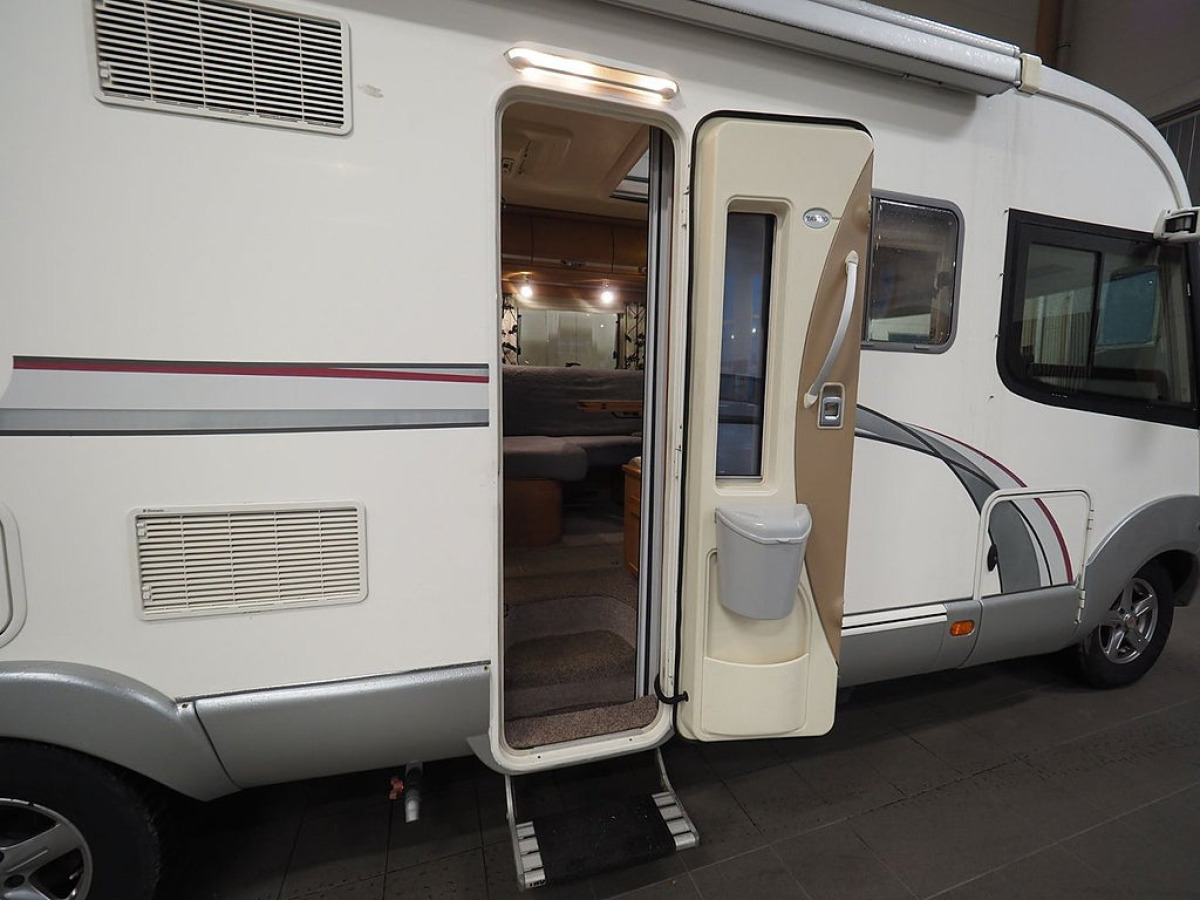Rapido 10000 3.0 156hk AC Markis Solcell, bild 5 av 17