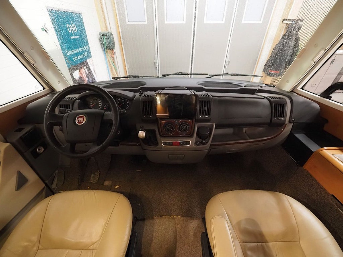 Rapido 10000 3.0 156hk AC Markis Solcell, bild 6 av 17