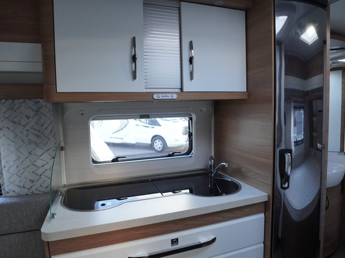 Hobby 460 UFE DE LUXE, Lufttält, bild 7 av 19