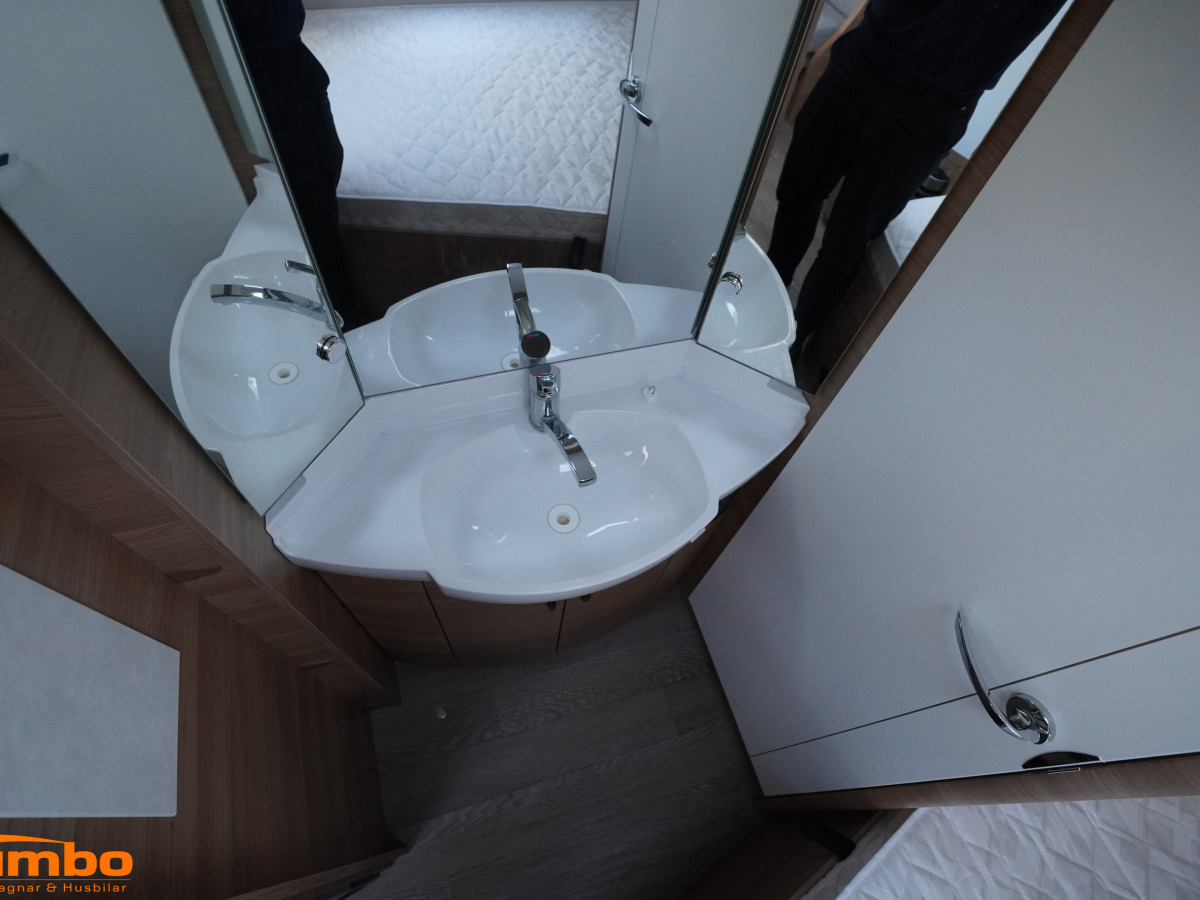 Hobby 460 UFE DE LUXE, Lufttält, bild 13 av 19
