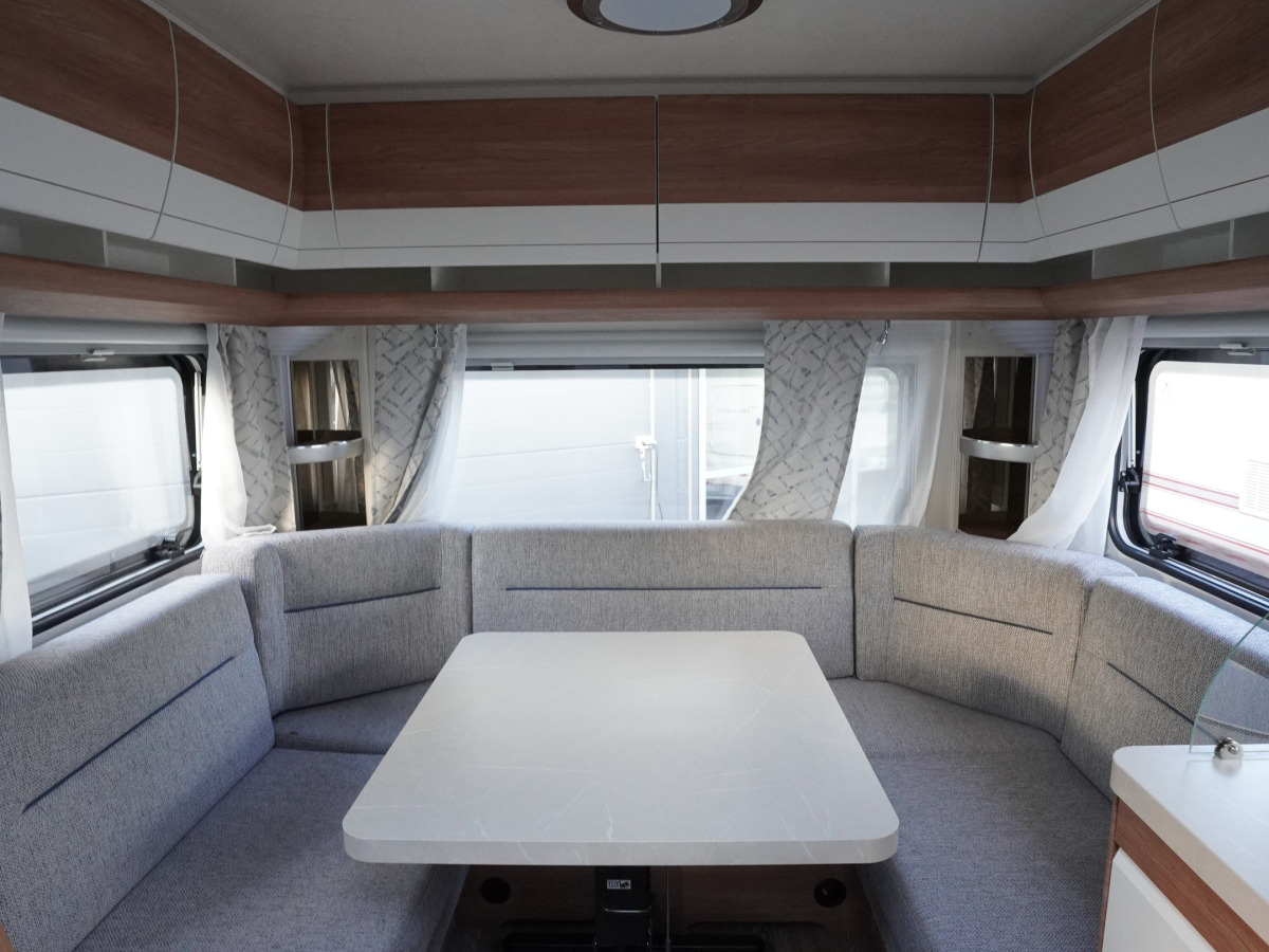 Hobby 460 UFE DE LUXE, Lufttält, bild 6 av 19