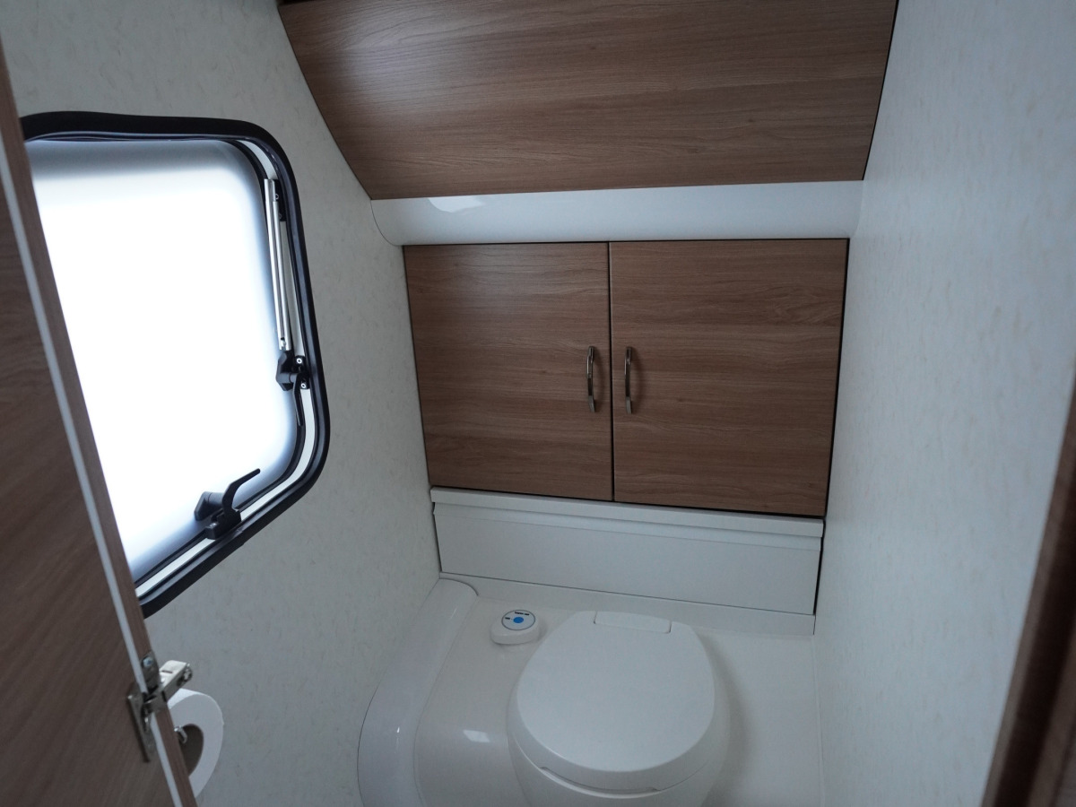 Hobby 460 UFE DE LUXE, Lufttält, bild 14 av 19