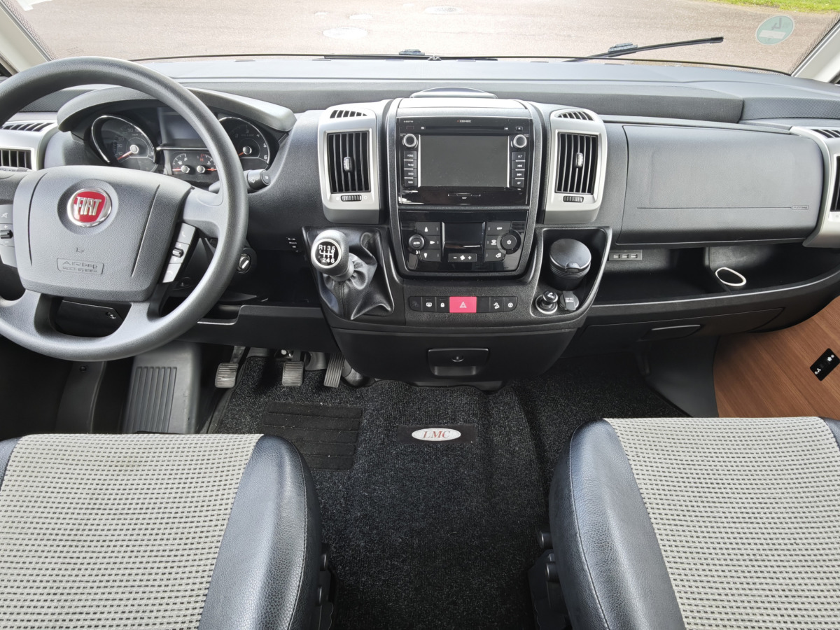 LMC I 745 BLACK LINE ALDE VÄLUTRUSTAD, bild 7 av 17