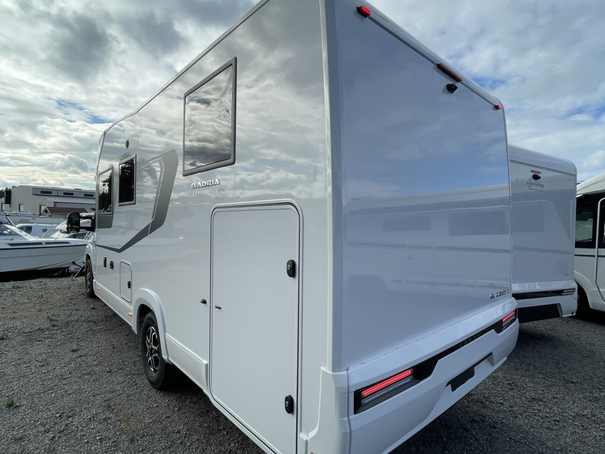 Adria CORAL SELECT 670 SL TRUMA DIESEL SUNROOF LÅNGBÄDDAR, bild 4 av 29