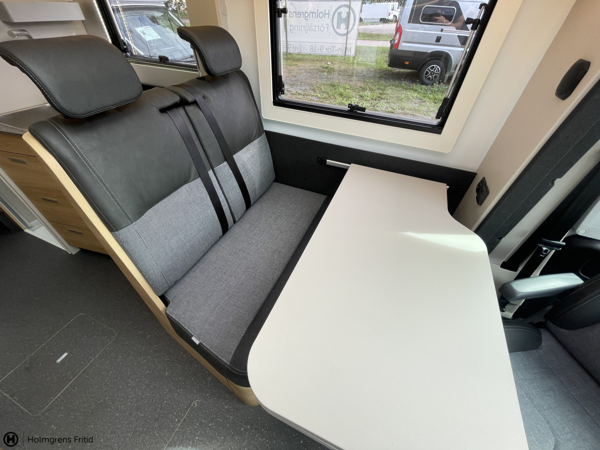 Adria CORAL SELECT 670 SL TRUMA DIESEL SUNROOF LÅNGBÄDDAR, bild 8 av 29