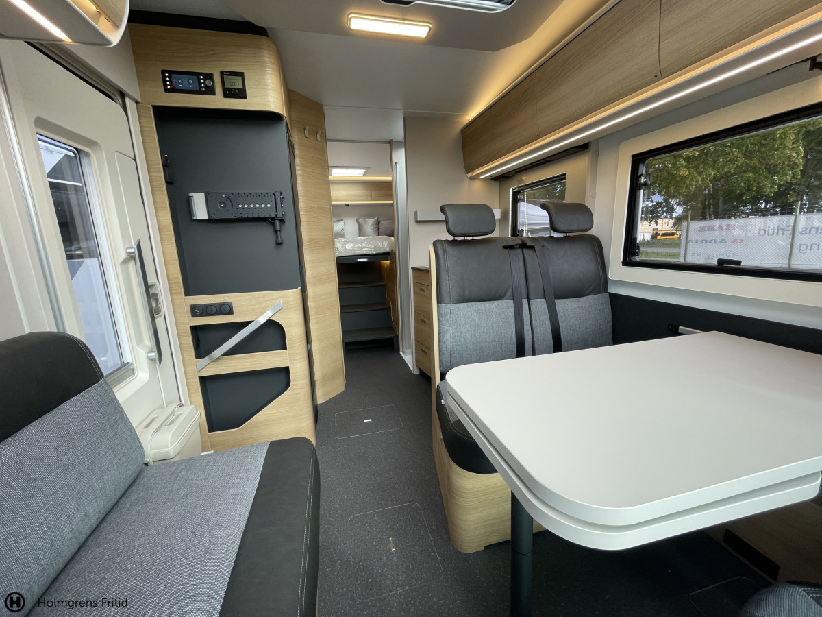 Adria CORAL SELECT 670 SL TRUMA DIESEL SUNROOF LÅNGBÄDDAR, bild 9 av 29