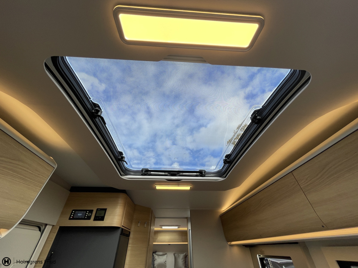 Adria CORAL SELECT 670 SL TRUMA DIESEL SUNROOF LÅNGBÄDDAR, bild 10 av 29