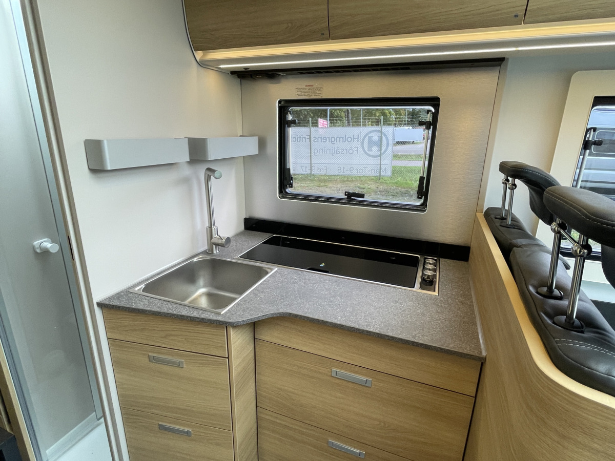 Adria CORAL SELECT 670 SL TRUMA DIESEL SUNROOF LÅNGBÄDDAR, bild 11 av 29