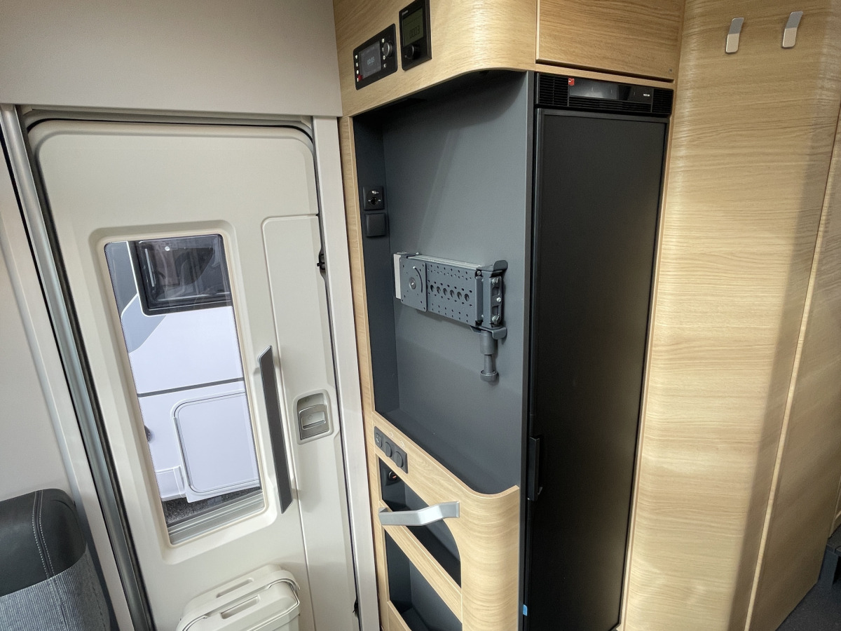 Adria CORAL SELECT 670 SL TRUMA DIESEL SUNROOF LÅNGBÄDDAR, bild 13 av 29
