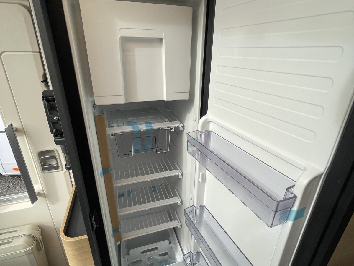 Adria CORAL SELECT 670 SL TRUMA DIESEL SUNROOF LÅNGBÄDDAR, bild 14 av 29