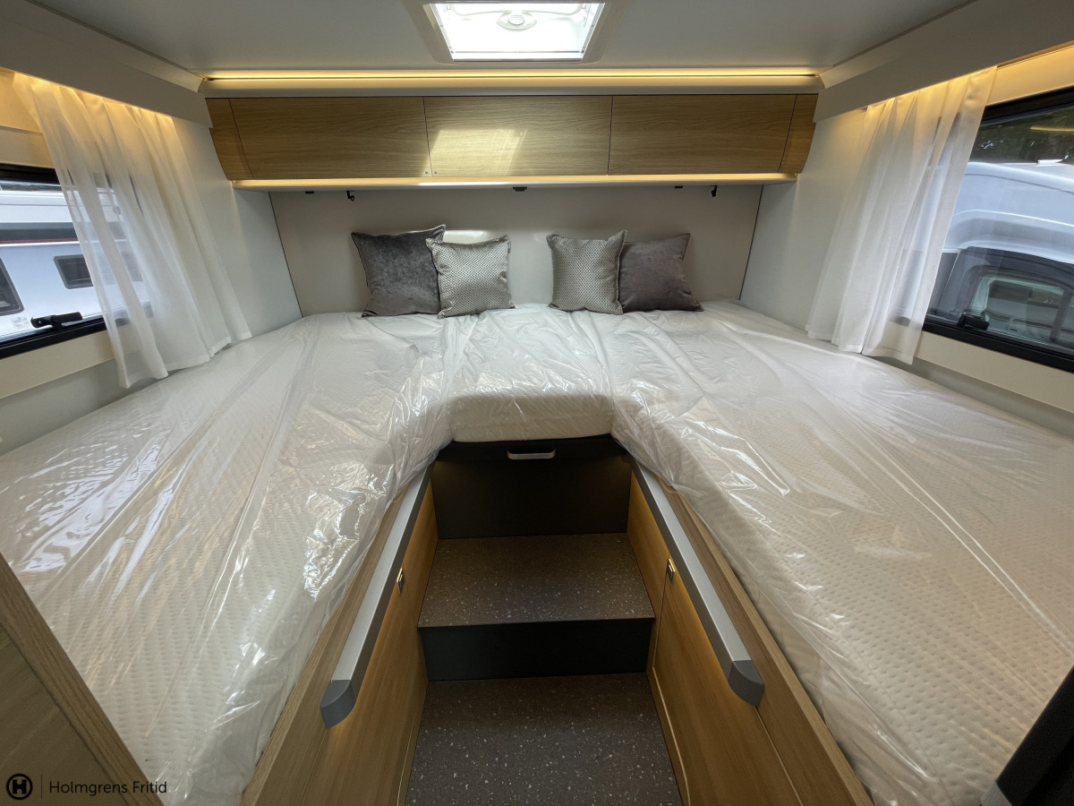 Adria CORAL SELECT 670 SL TRUMA DIESEL SUNROOF LÅNGBÄDDAR, bild 15 av 29