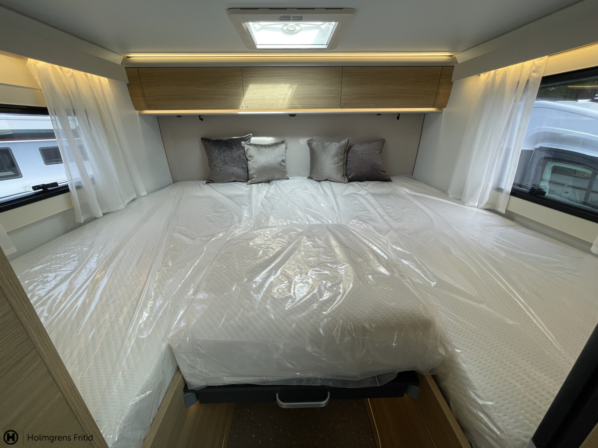 Adria CORAL SELECT 670 SL TRUMA DIESEL SUNROOF LÅNGBÄDDAR, bild 16 av 29