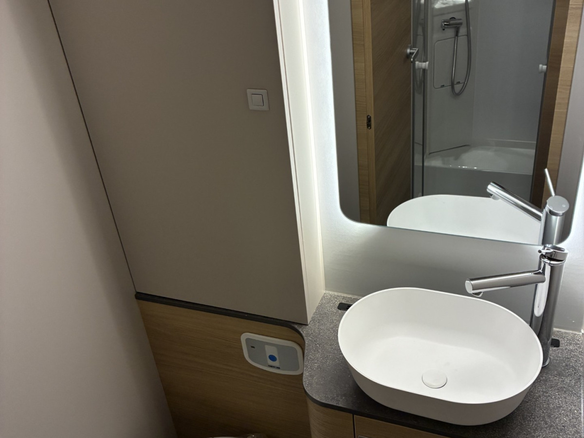 Adria MATRIX SELECT 670 SL - 5 bältade platser, bild 11 av 15