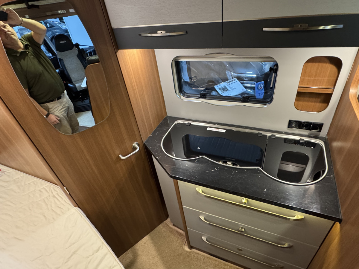 LMC I615 Explorer Sport, bild 12 av 14