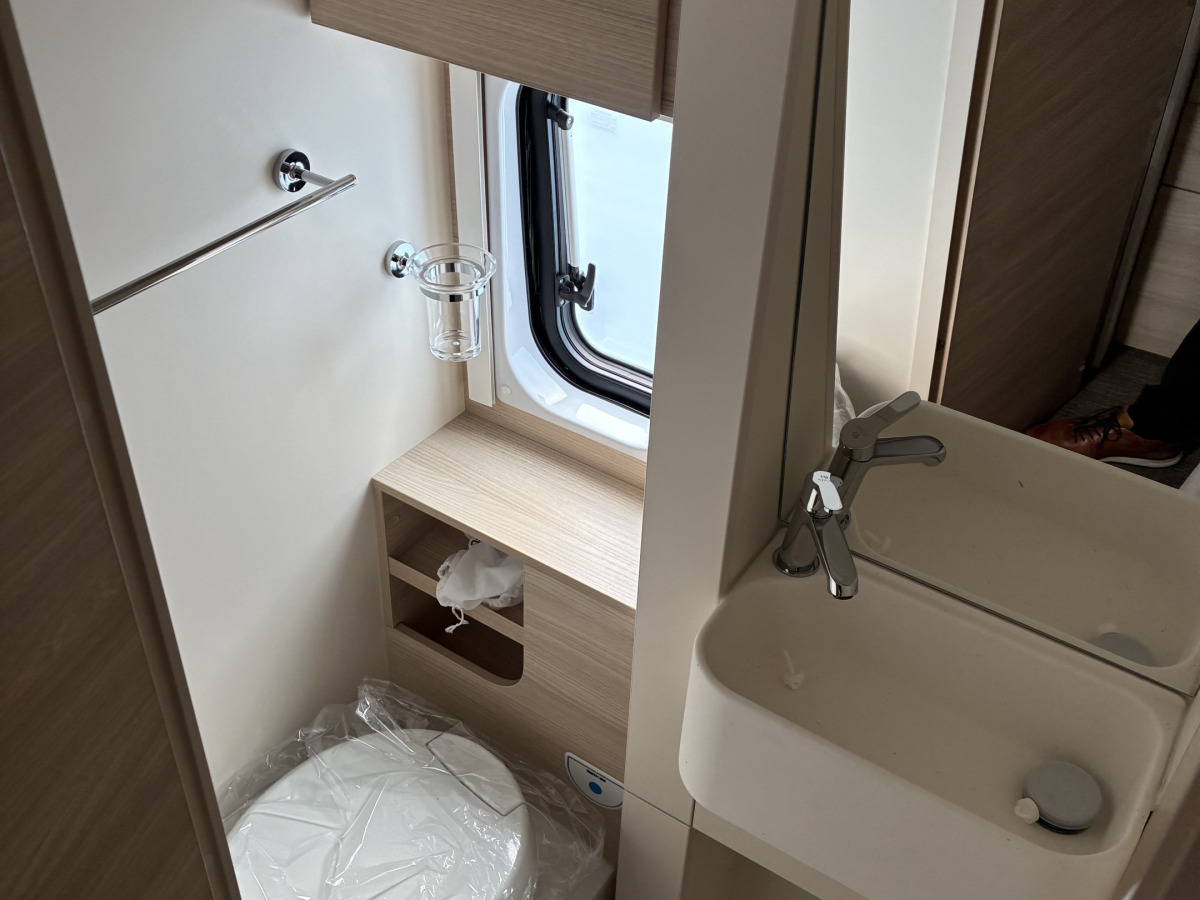 Eura Mobil VAN 635 EB, bild 10 av 11