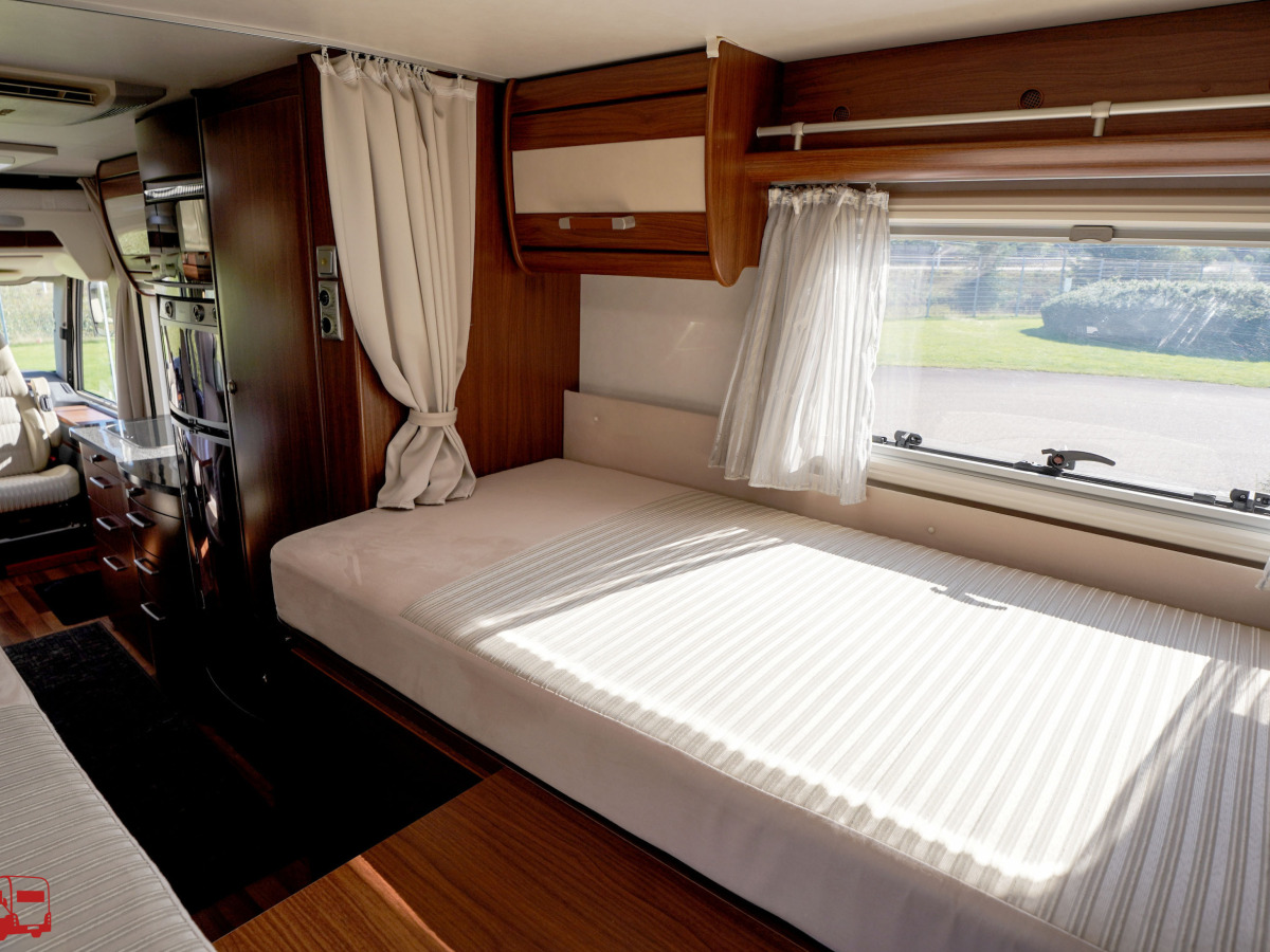 Hymer B 675 SL BEST-LINE Mercedes Automat Långbäddar, bild 33 av 42