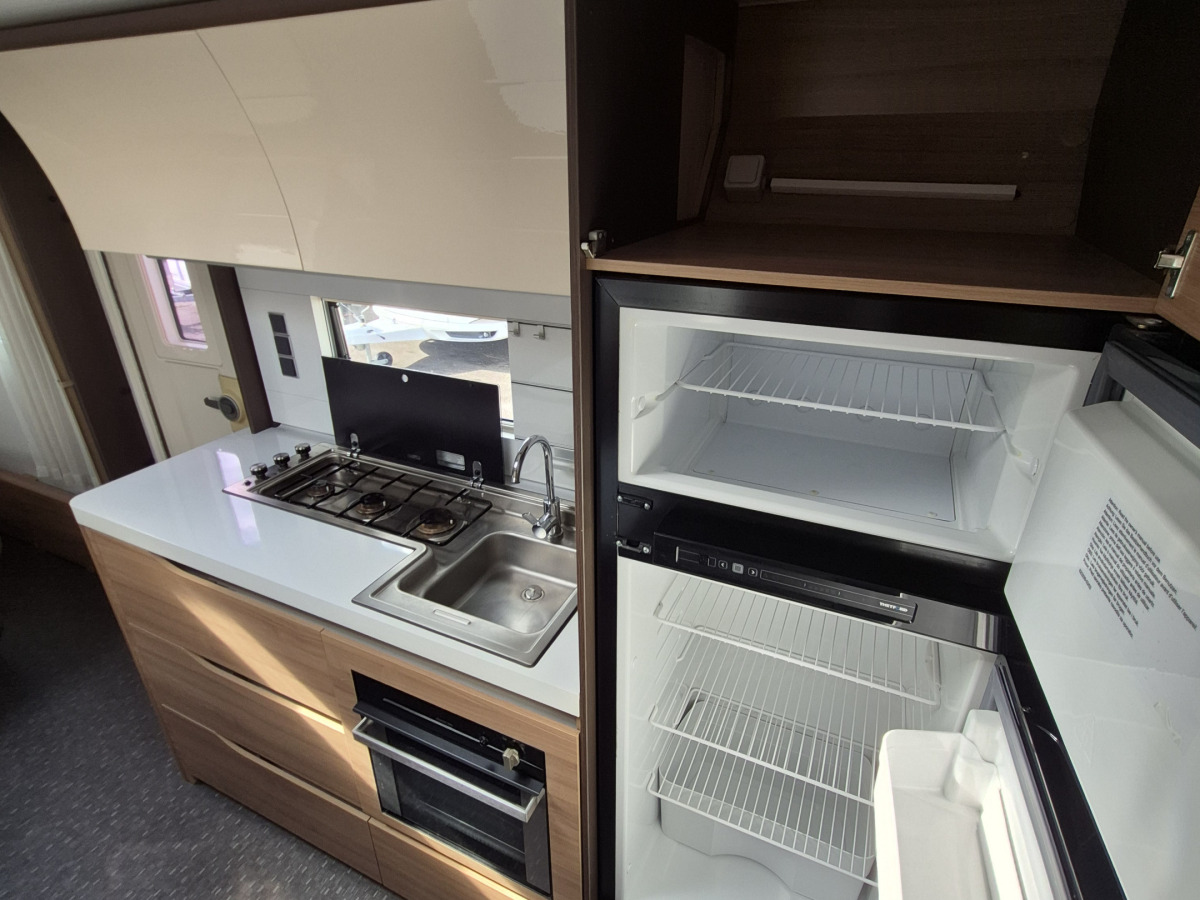 Adria Alpina 663 PT inkl. förtält - 3.95 ränta utökad garanti, bild 9 av 17