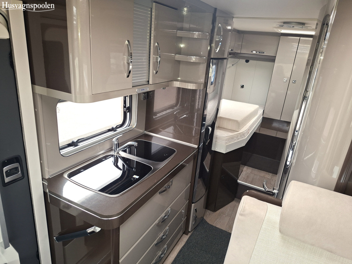 Hobby Optima Premium T65 GE, Långbäddar, Cykelställ, Solcell, bild 10 av 16