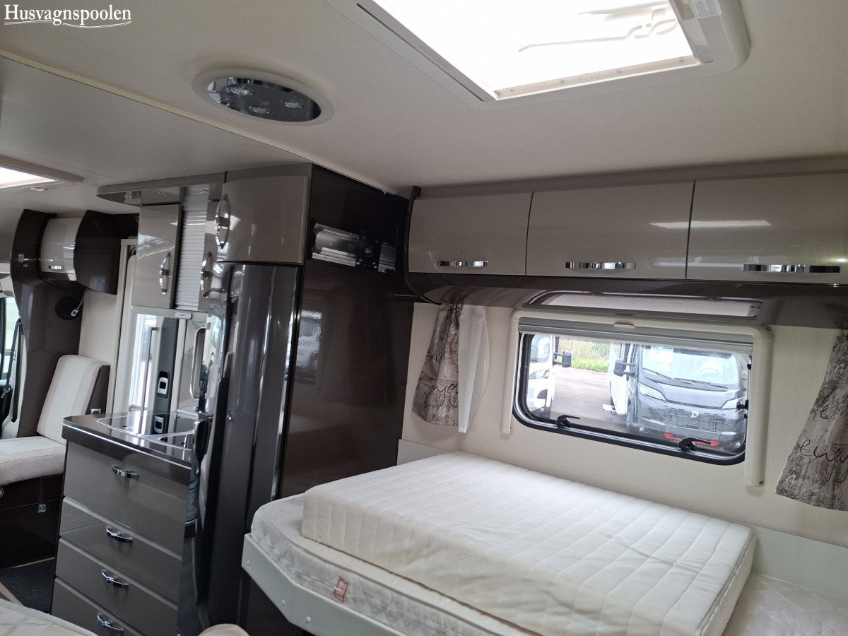 Hobby Optima Premium T65 GE, Långbäddar, Cykelställ, Solcell, bild 15 av 16